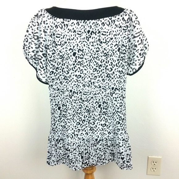 Essentials by Milano Cheetah Print Top | sz 1X - Picture 2 of 3